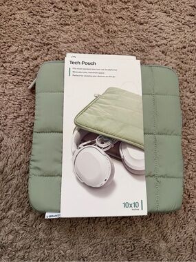 Tech Pouch 10x10 Inch Sage Green Tablet Sleeve - NWT